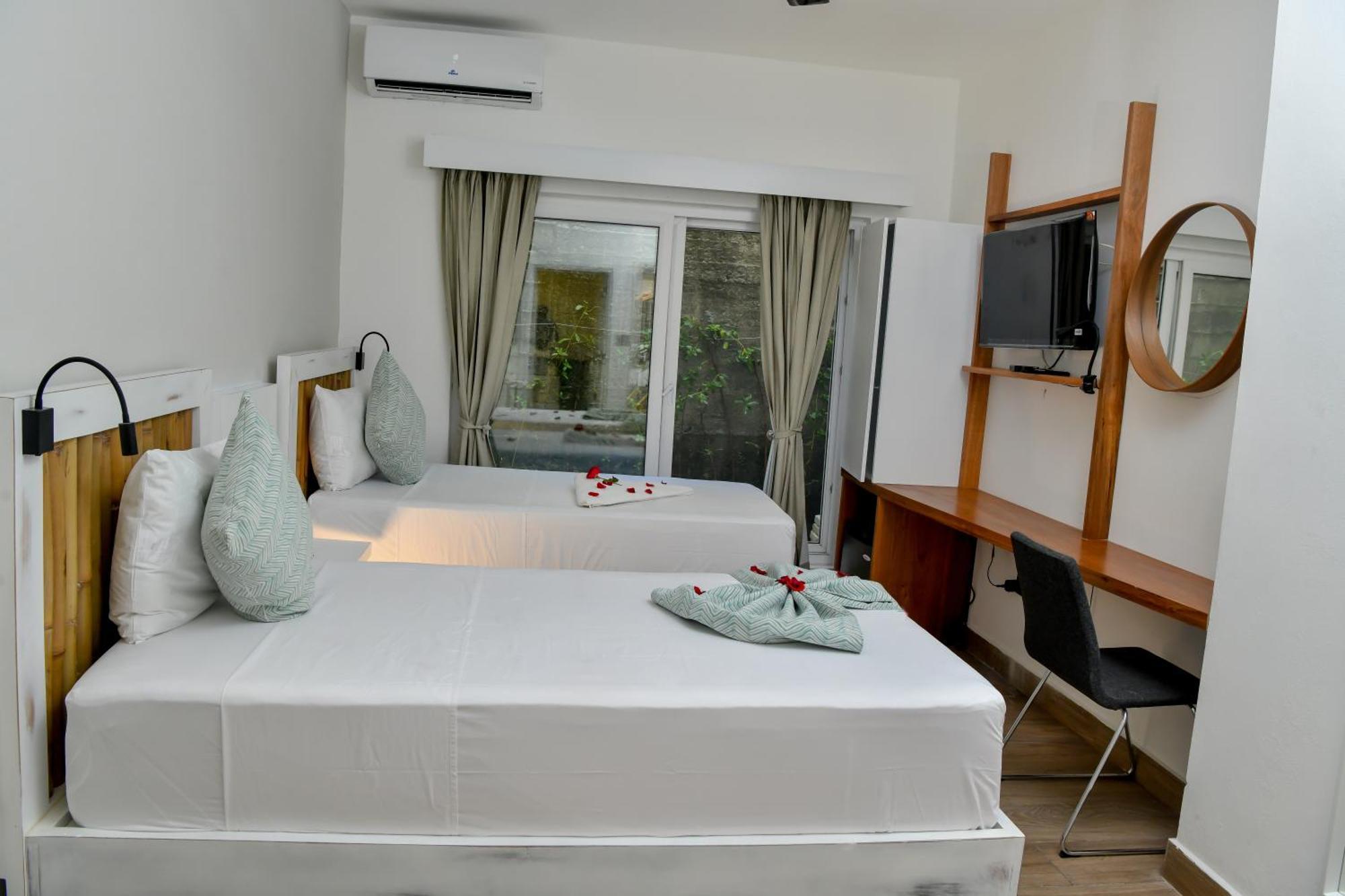 Honky Tonk Colonial Hotel ซานโตโดมิงโก ภายนอก รูปภาพ