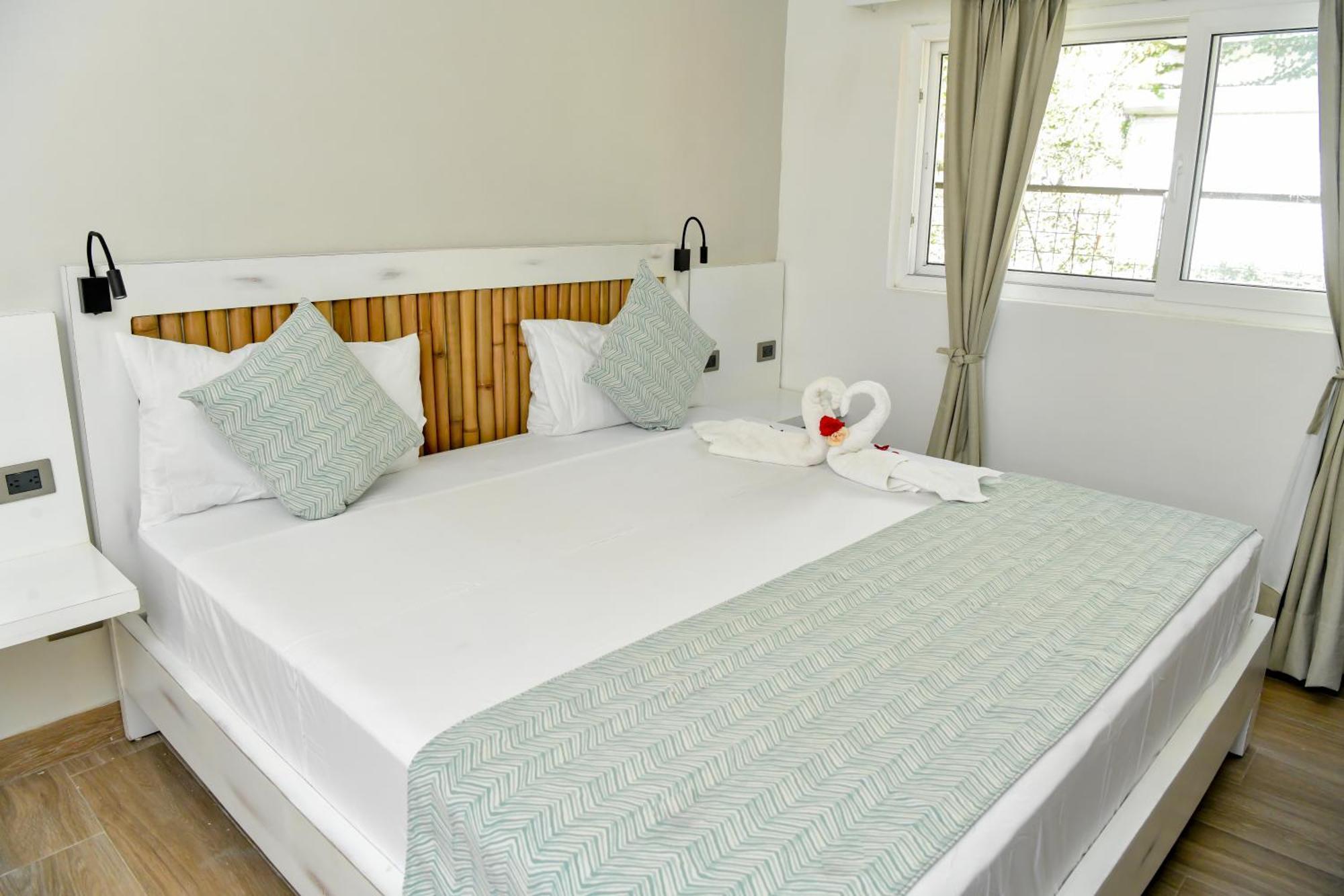 Honky Tonk Colonial Hotel ซานโตโดมิงโก ภายนอก รูปภาพ