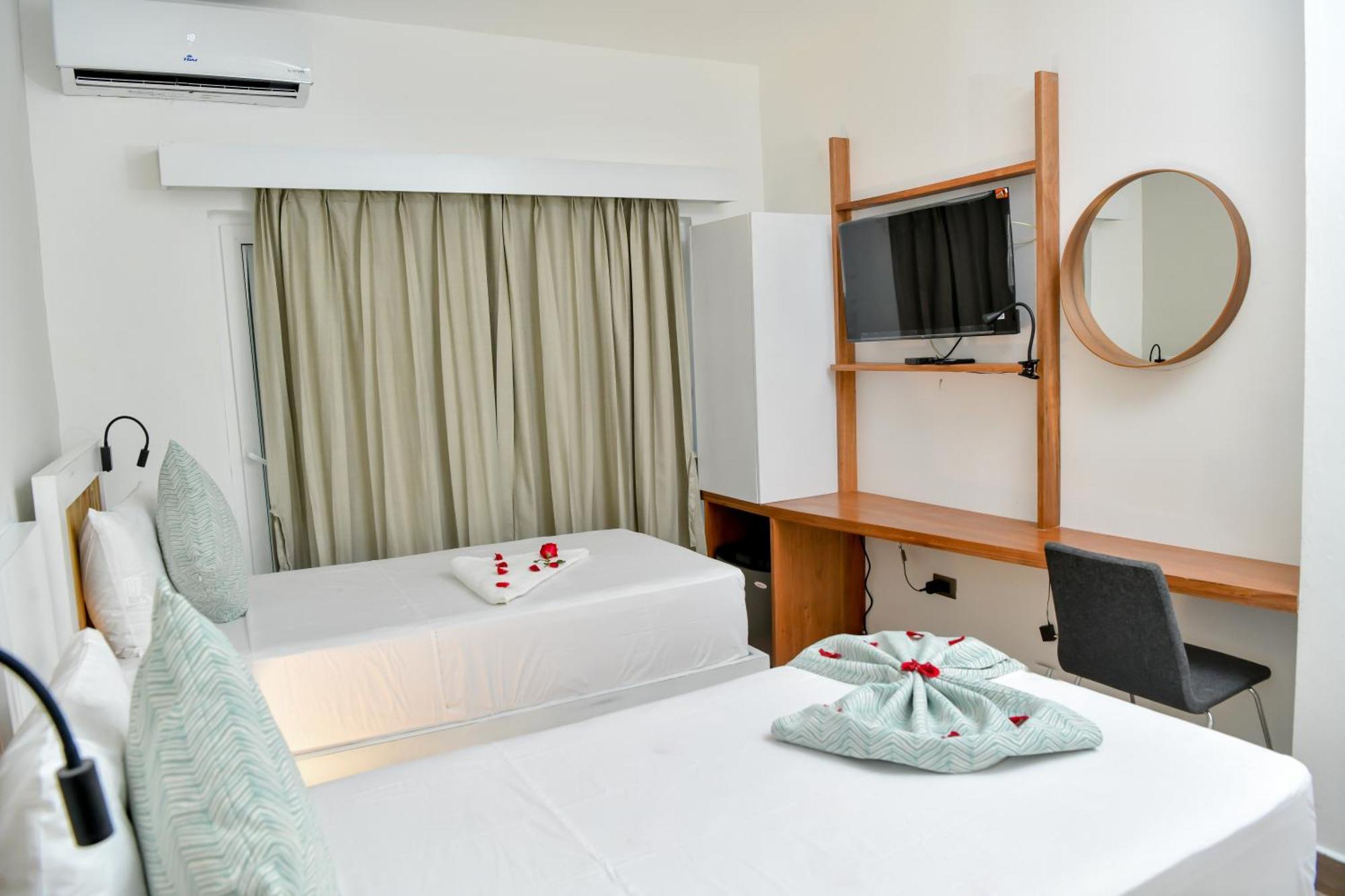 Honky Tonk Colonial Hotel ซานโตโดมิงโก ภายนอก รูปภาพ