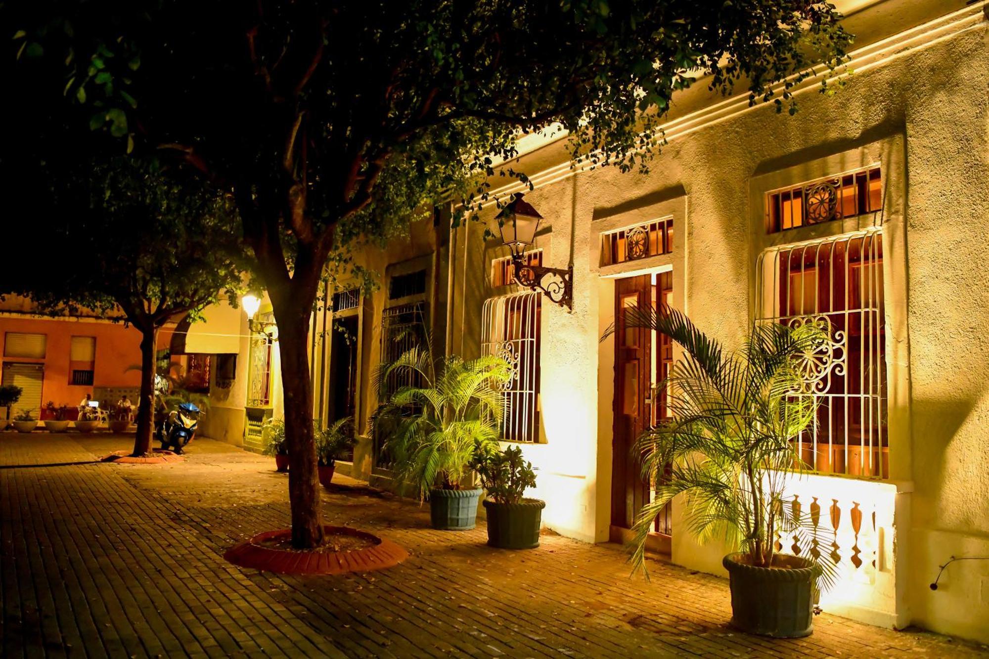 Honky Tonk Colonial Hotel ซานโตโดมิงโก ภายนอก รูปภาพ
