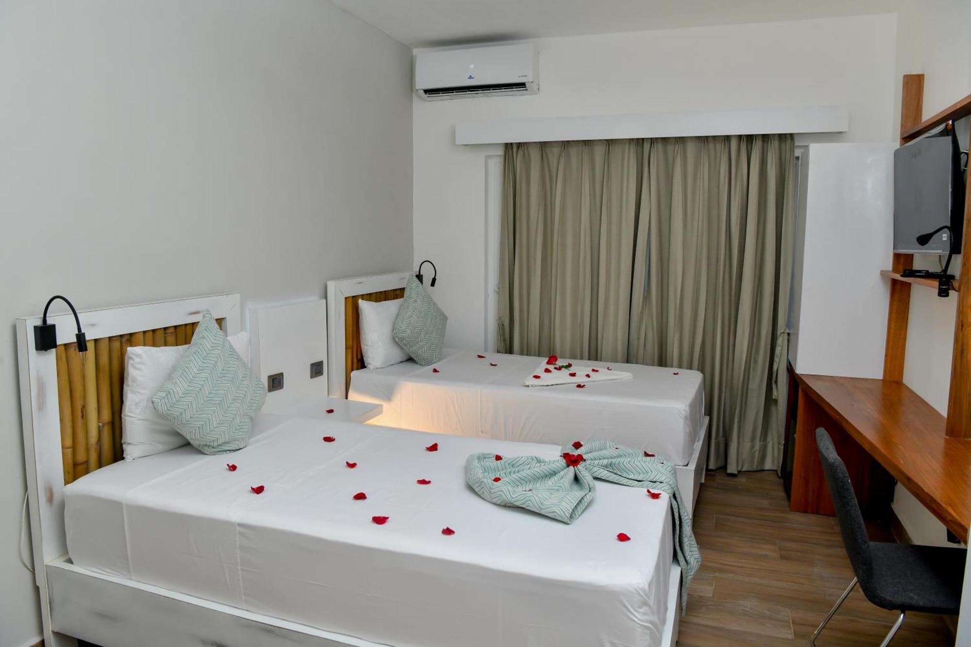 Honky Tonk Colonial Hotel ซานโตโดมิงโก ภายนอก รูปภาพ