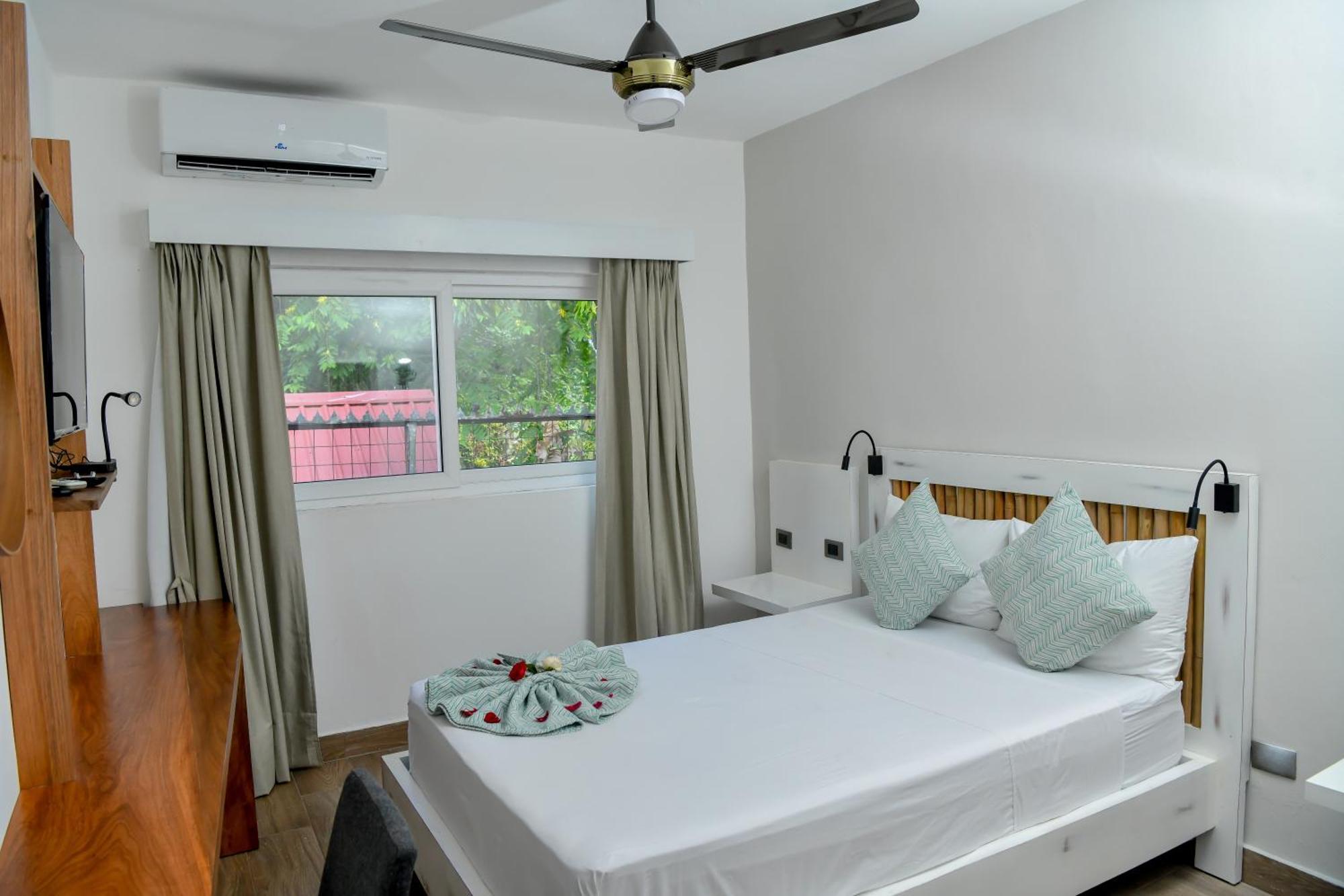 Honky Tonk Colonial Hotel ซานโตโดมิงโก ภายนอก รูปภาพ