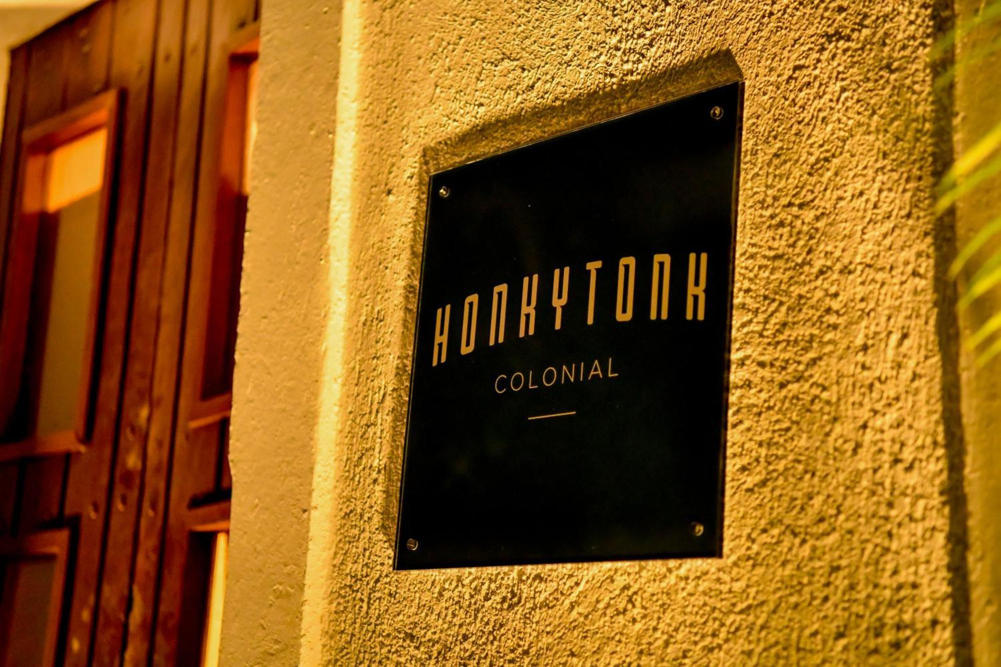 Honky Tonk Colonial Hotel ซานโตโดมิงโก ภายนอก รูปภาพ