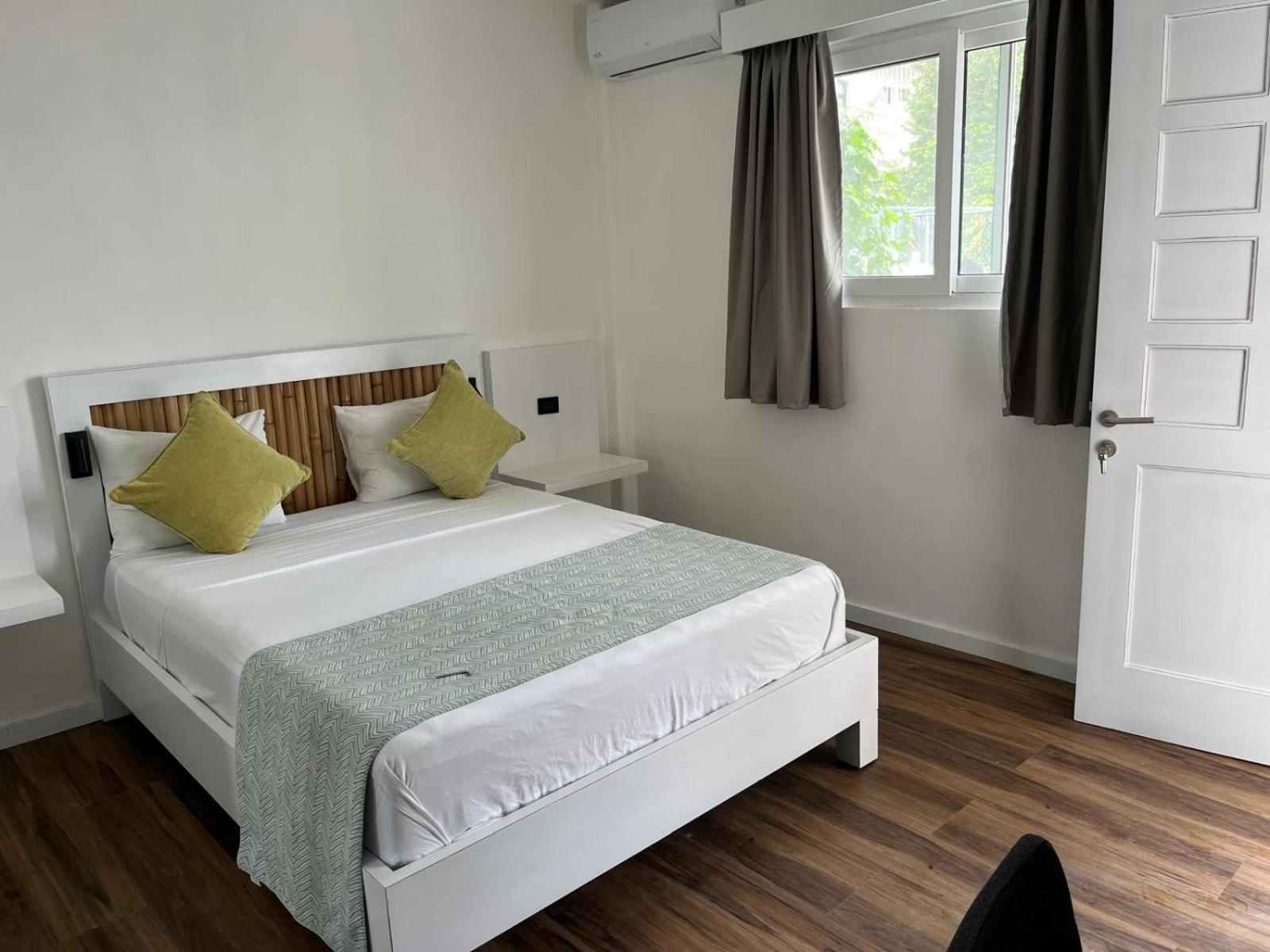 Honky Tonk Colonial Hotel ซานโตโดมิงโก ภายนอก รูปภาพ